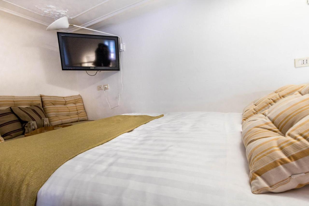 Joivy Modern Studio Near City Centre Apartment Milan Bagian luar foto