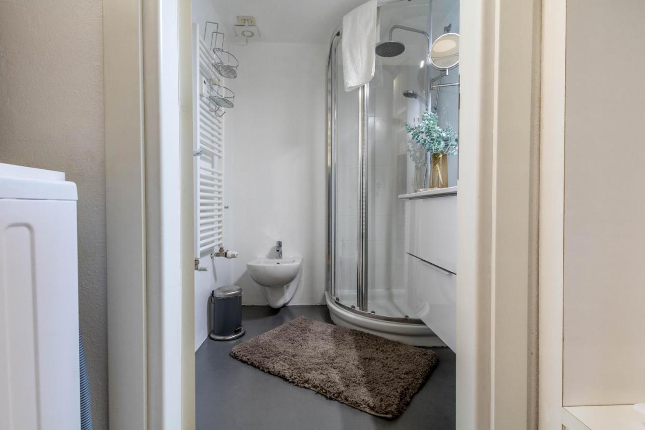 Joivy Modern Studio Near City Centre Apartment Milan Bagian luar foto